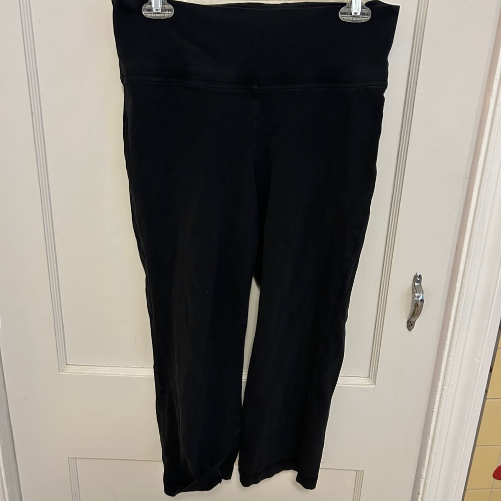 Old Navy Women’s Capri Black Leggings